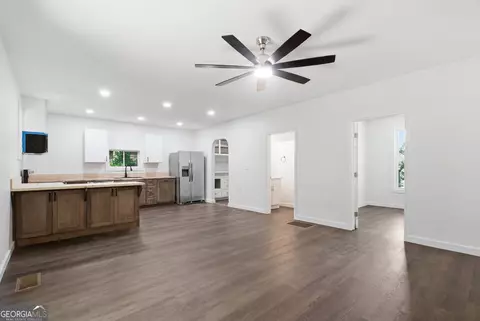 Entry Way - 162 Falls Rd, Toccoa, GA 30577 photo 4 of 6
