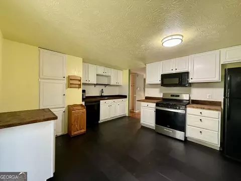 Kitchen - 2956 Nelson Dr NW, Duluth, GA 30096 photo 2 of 3