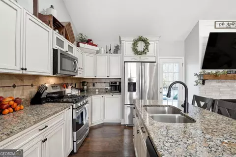 Kitchen - 378 Baugh St, Commerce, GA 30529 photo 1 of 2