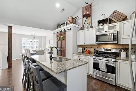Kitchen - 378 Baugh St, Commerce, GA 30529 photo 2 of 2