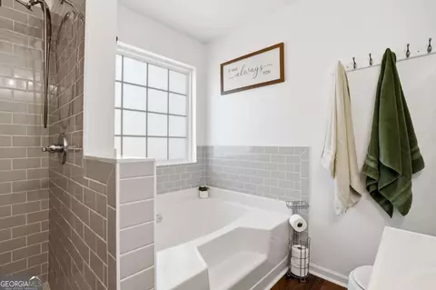 Bath - 378 Baugh St, Commerce, GA 30529 photo 3 of 7