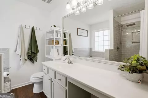 Bath - 378 Baugh St, Commerce, GA 30529 photo 2 of 7