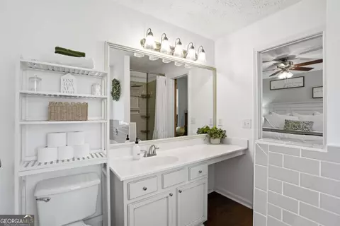 Bath - 378 Baugh St, Commerce, GA 30529 photo 5 of 7