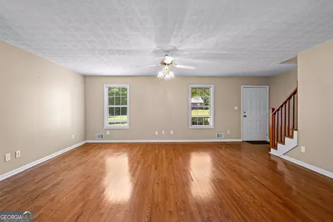 Living - 110 Turner Creek Dr, Hampton, GA 30228 photo 3 of 7