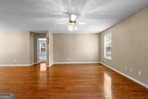 Living - 110 Turner Creek Dr, Hampton, GA 30228 photo 2 of 7