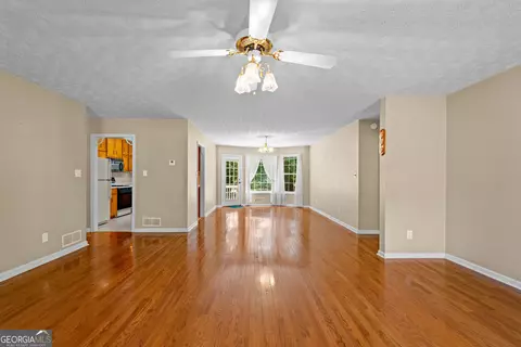 Living - 110 Turner Creek Dr, Hampton, GA 30228 photo 5 of 7