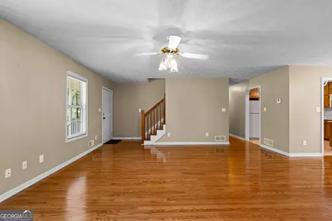 Living - 110 Turner Creek Dr, Hampton, GA 30228 photo 4 of 7