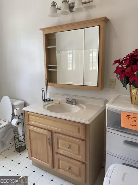 Bath - 205 Cherry St, Lagrange, GA 30240 photo 2 of 3