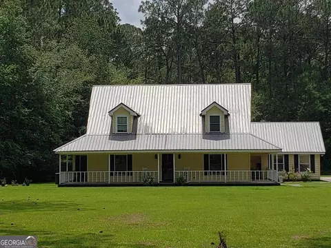 210 Pineview Ave, Baxley, GA 31513