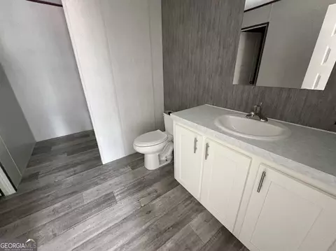 Bath - 137 Trinity Ct, Royston, GA 30662 photo 2 of 3