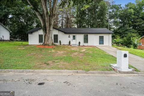 6073 Fieldcrest Dr, Morrow, GA 30260