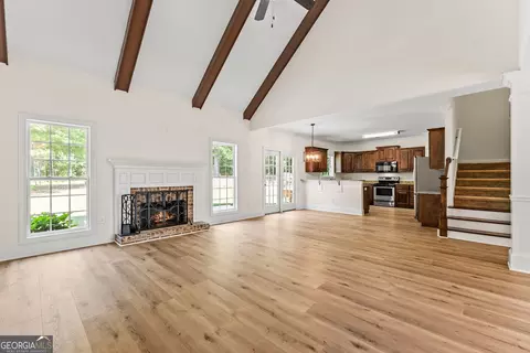 Living - 3142 Whitlow Creek Dr, Bishop, GA 30621 photo 2 of 3