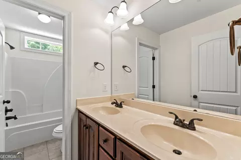 Bath - 3142 Whitlow Creek Dr, Bishop, GA 30621 photo 5 of 5