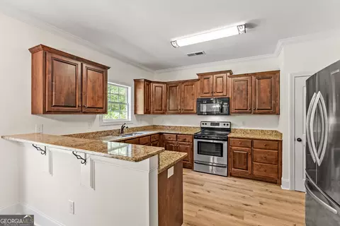 Kitchen - 3142 Whitlow Creek Dr, Bishop, GA 30621 photo 1 of 3