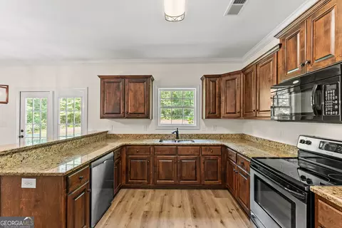 Kitchen - 3142 Whitlow Creek Dr, Bishop, GA 30621 photo 3 of 3
