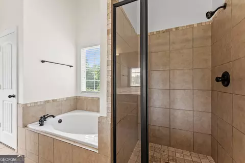 Bath - 3142 Whitlow Creek Dr, Bishop, GA 30621 photo 2 of 5