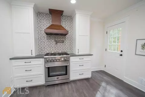 Kitchen - 185 Chimney Spgs, Tyrone, GA 30290 photo 5 of 10
