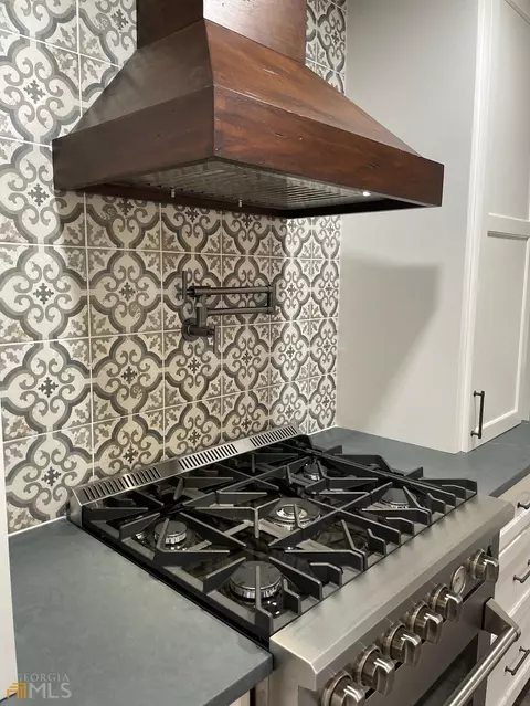 Kitchen - 185 Chimney Spgs, Tyrone, GA 30290 photo 10 of 10