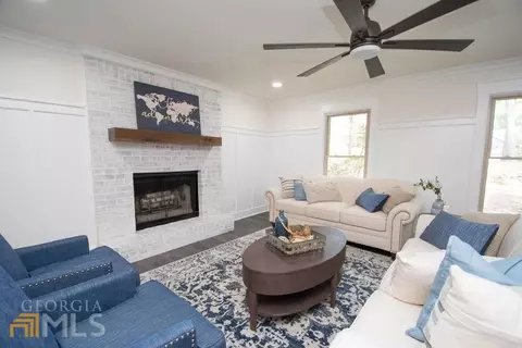 Living - 185 Chimney Spgs, Tyrone, GA 30290 photo 2 of 4
