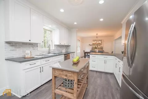 Kitchen - 185 Chimney Spgs, Tyrone, GA 30290 photo 4 of 10