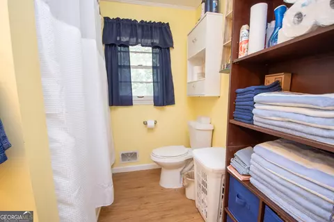 Bath - 124 Marty Ln, Lagrange, GA 30240 photo 3 of 3