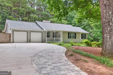 3735 Creekwood Dr, Loganville, GA 30052