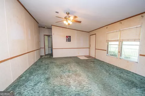 Living - 345 Robert Taylor Rd, Lagrange, GA 30240 photo 4 of 9
