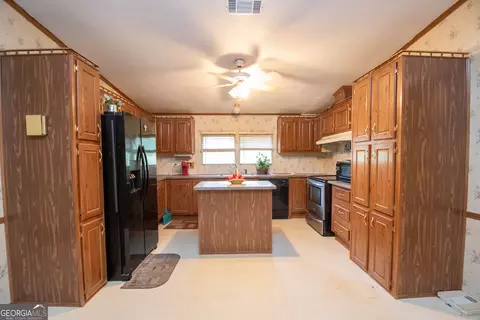 Kitchen - 345 Robert Taylor Rd, Lagrange, GA 30240 photo 3 of 4