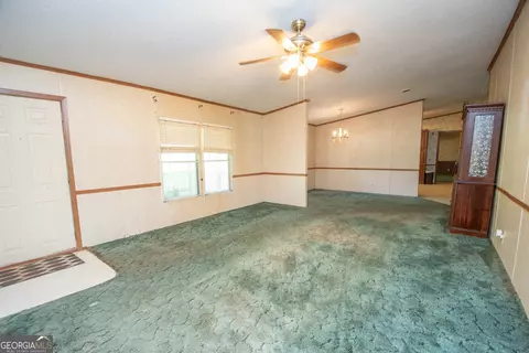 Living - 345 Robert Taylor Rd, Lagrange, GA 30240 photo 2 of 9