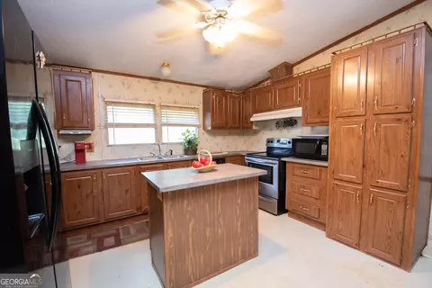 Kitchen - 345 Robert Taylor Rd, Lagrange, GA 30240 photo 2 of 4