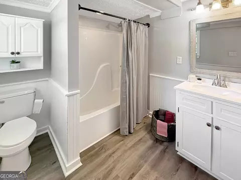 Bath - 115 Tyus St, Barnesville, GA 30204 photo 1 of 2
