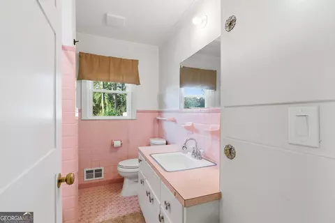Bath - 117 Glencrest Dr, Toccoa, GA 30577 photo 2 of 2