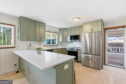 Kitchen - 117 Glencrest Dr, Toccoa, GA 30577 photo 2 of 2