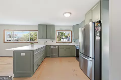 Kitchen - 117 Glencrest Dr, Toccoa, GA 30577 photo 1 of 2