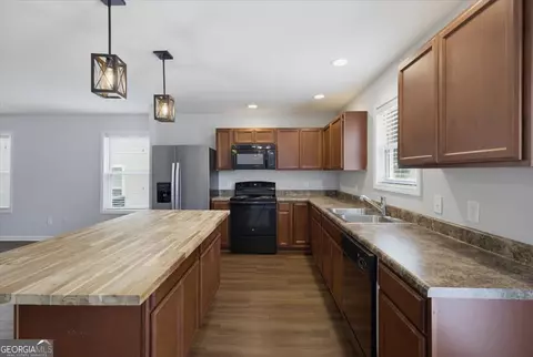 Kitchen - 68 Sharp Way, Cartersville, GA 30120 photo 2 of 2