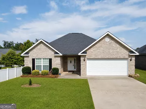 308 Lamplight Dr, Byron, GA 31008