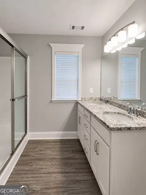 Bath - 308 Lamplight Dr, Byron, GA 31008 photo 2 of 5