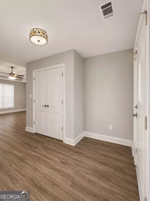Entry Way - 308 Lamplight Dr, Byron, GA 31008 photo 4 of 5