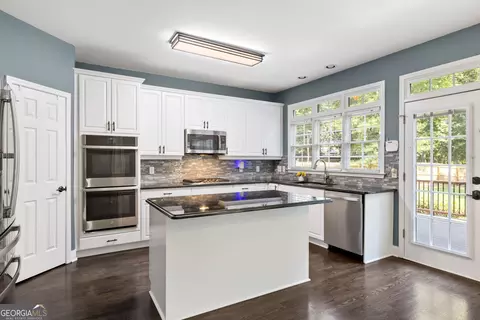 Kitchen - 1010 River Mist Dr, Suwanee, GA 30024 photo 3 of 5