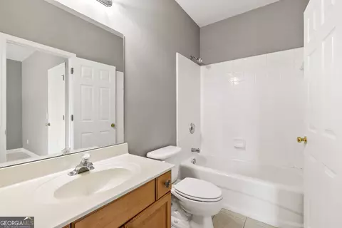 Bath - 1010 River Mist Dr, Suwanee, GA 30024 photo 5 of 9