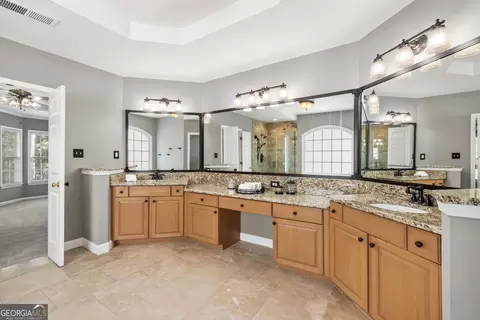 Bath - 1010 River Mist Dr, Suwanee, GA 30024 photo 3 of 9