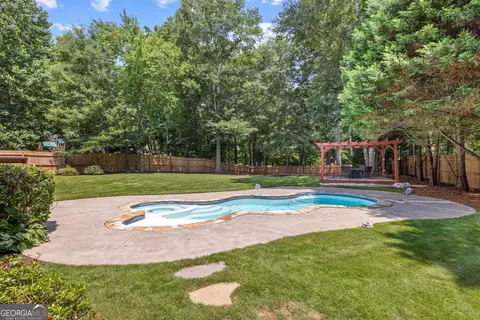 Exterior - 1010 River Mist Dr, Suwanee, GA 30024 photo 5 of 9