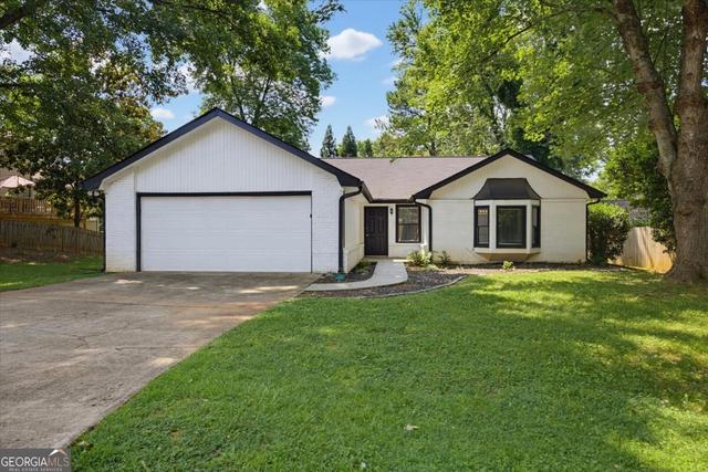120 Softwood Cir, Roswell, GA 30076