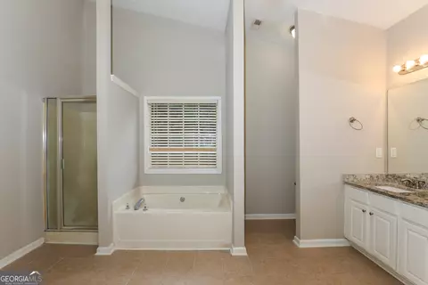 Bath - 1055 Maple Leaf Dr, Mcdonough, GA 30253 photo 1 of 2