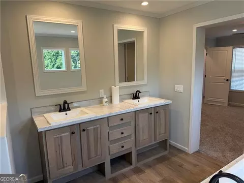 Bath - 654 Robertson Loop Rd, Clarkesville, GA 30523 photo 3 of 7