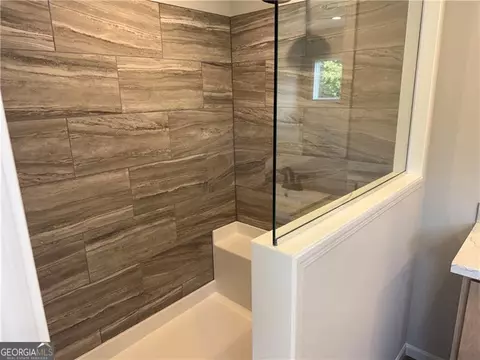 Bath - 654 Robertson Loop Rd, Clarkesville, GA 30523 photo 6 of 7