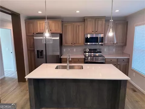 Kitchen - 654 Robertson Loop Rd, Clarkesville, GA 30523 photo 2 of 2