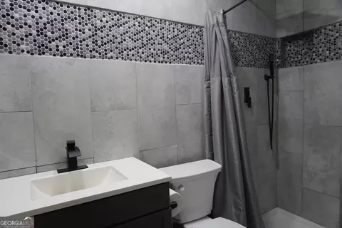 Bath - 6436 Alpine Rd, Rex, GA 30273 photo 2 of 2
