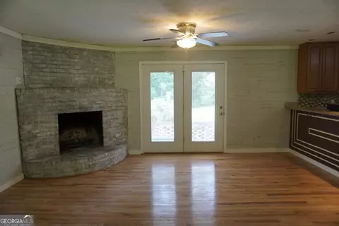 Living - 6436 Alpine Rd, Rex, GA 30273 photo 4 of 8