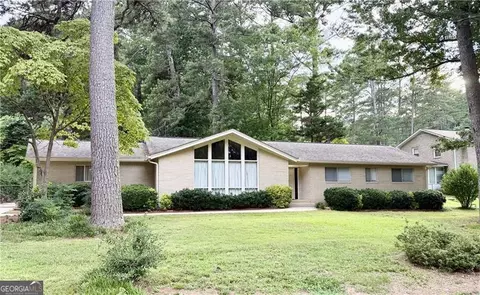 645 Dorsey Cir SW, Lilburn, GA 30047